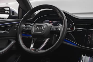 Audi RS Q8 - Thumbnail 5