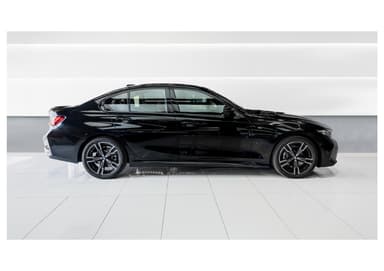 BMW 3 Series - Thumbnail 3