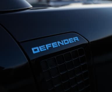 Land Rover Defender (4 Doors) - Thumbnail 9