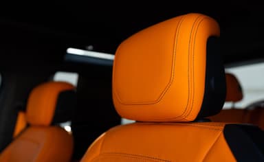 Land Rover Defender V8 (2 Doors) - Thumbnail 2