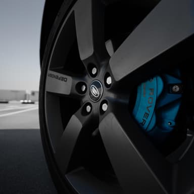 Land Rover Defender V8 (2 Doors) - Thumbnail 6