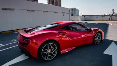 Ferrari F8 - Thumbnail 3