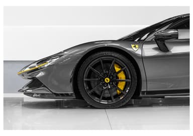 Ferrari SF90 - Thumbnail 4