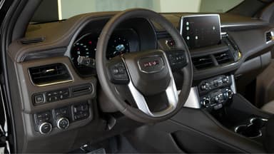 GMC Yukon - Thumbnail 4
