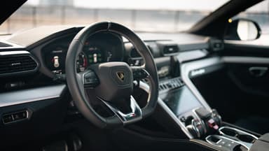 Lamborghini Urus - Thumbnail 4