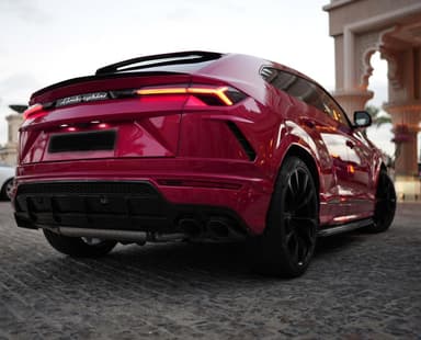 Lamborghini Urus - Thumbnail 2