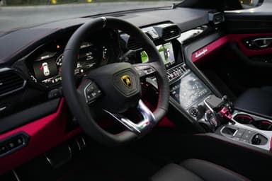 Lamborghini Urus - Thumbnail 3
