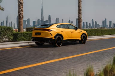 Lamborghini Urus - Thumbnail 2