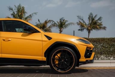 Lamborghini Urus - Thumbnail 3