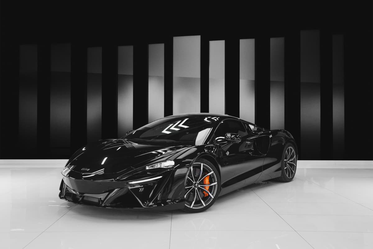 McLaren Artura - Image 1