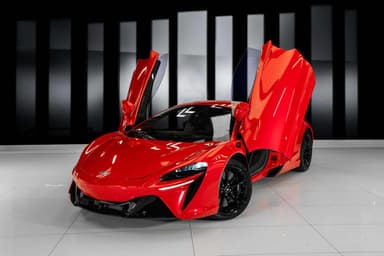 McLaren Artura - Thumbnail 1