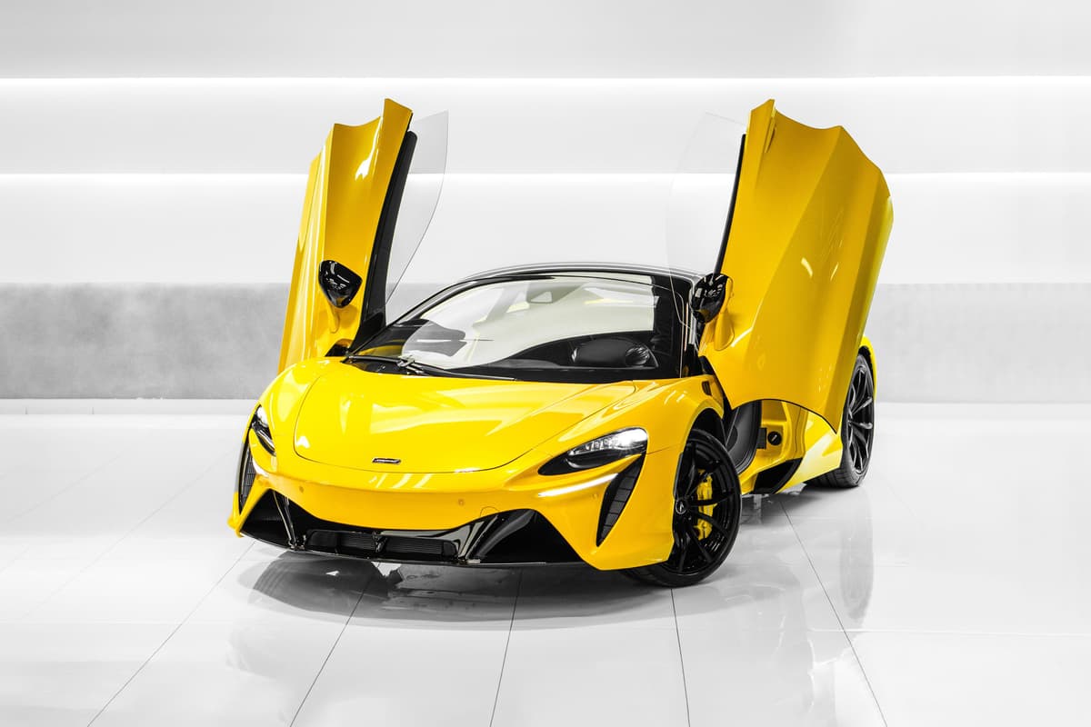 McLaren Artura - Image 1