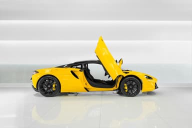 McLaren Artura - Thumbnail 4