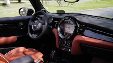 Mini Cooper S Convertible - Thumbnail 3