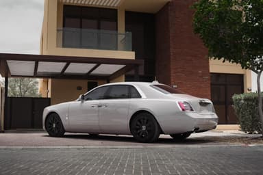 Rolls-Royce Ghost - Thumbnail 2