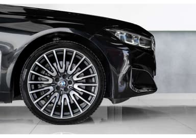 BMW 7 Series - Thumbnail 4